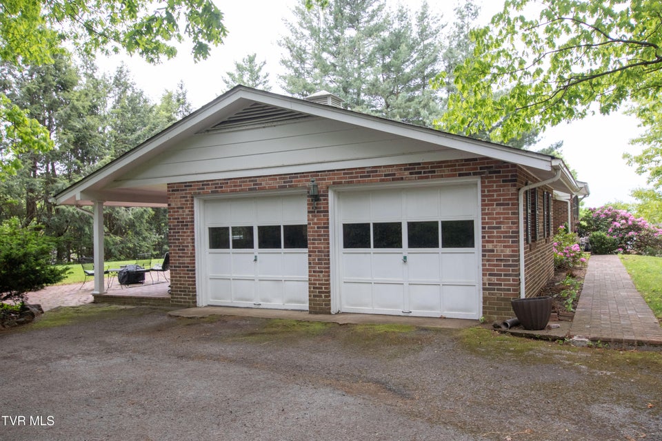 Photo #7: 19494 Oakwood Drive
