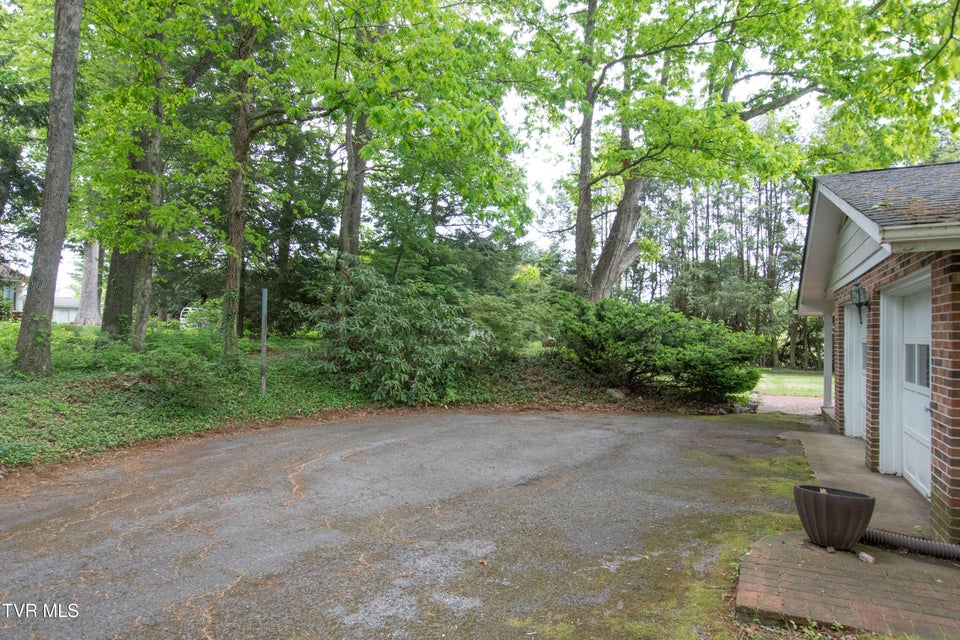 Photo #8: 19494 Oakwood Drive