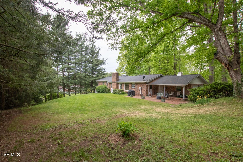 Photo #11: 19494 Oakwood Drive