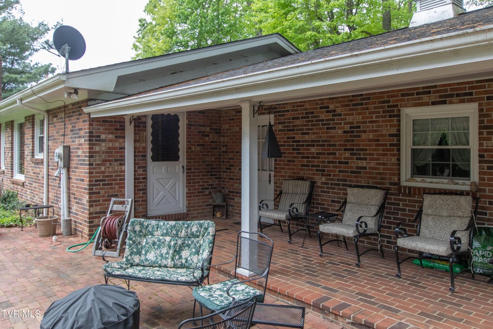 Photo #16: 19494 Oakwood Drive