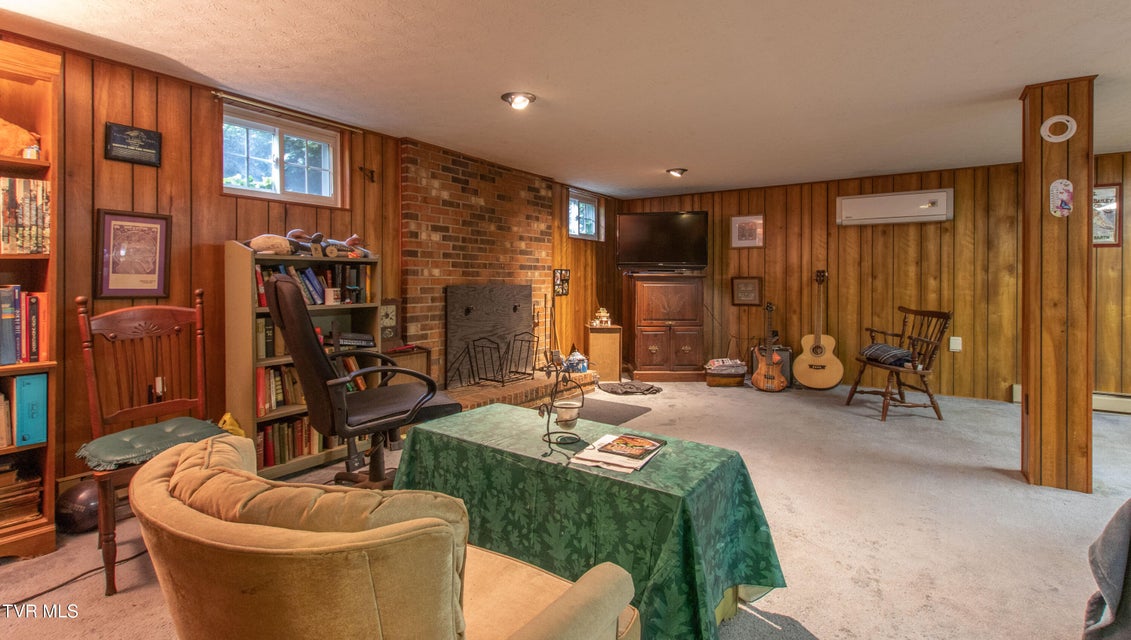 Photo #34: 19494 Oakwood Drive