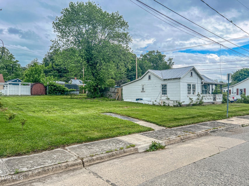 Photo #2: 118 E Millpond Street