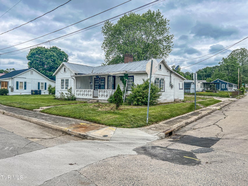 Photo #3: 118 E Millpond Street