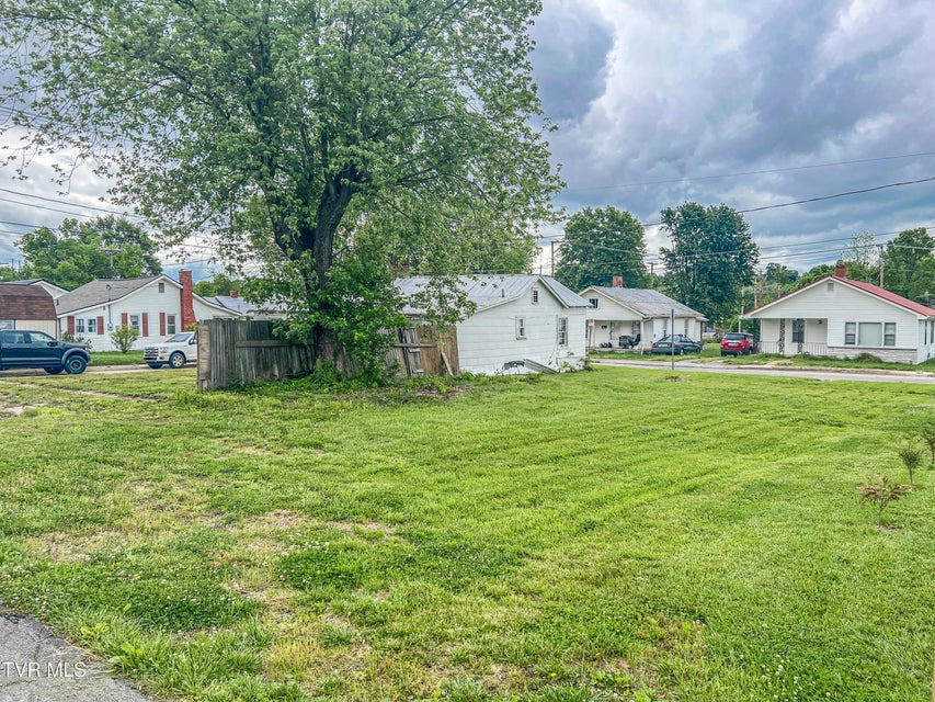 Photo #5: 118 E Millpond Street