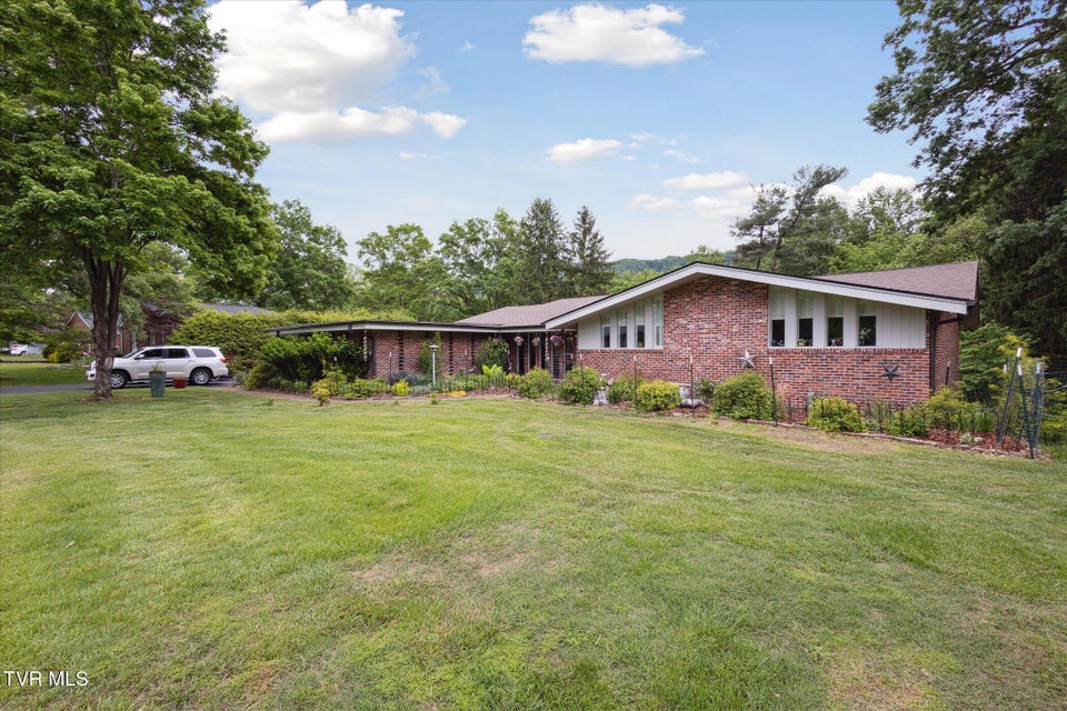 Photo #2: 2021 Westwind Drive