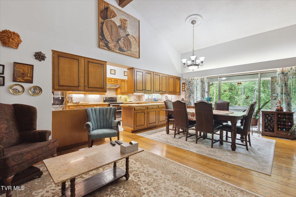 Photo #7: 2021 Westwind Drive
