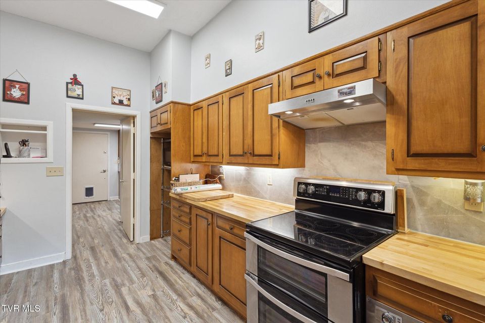 Photo #12: 2021 Westwind Drive