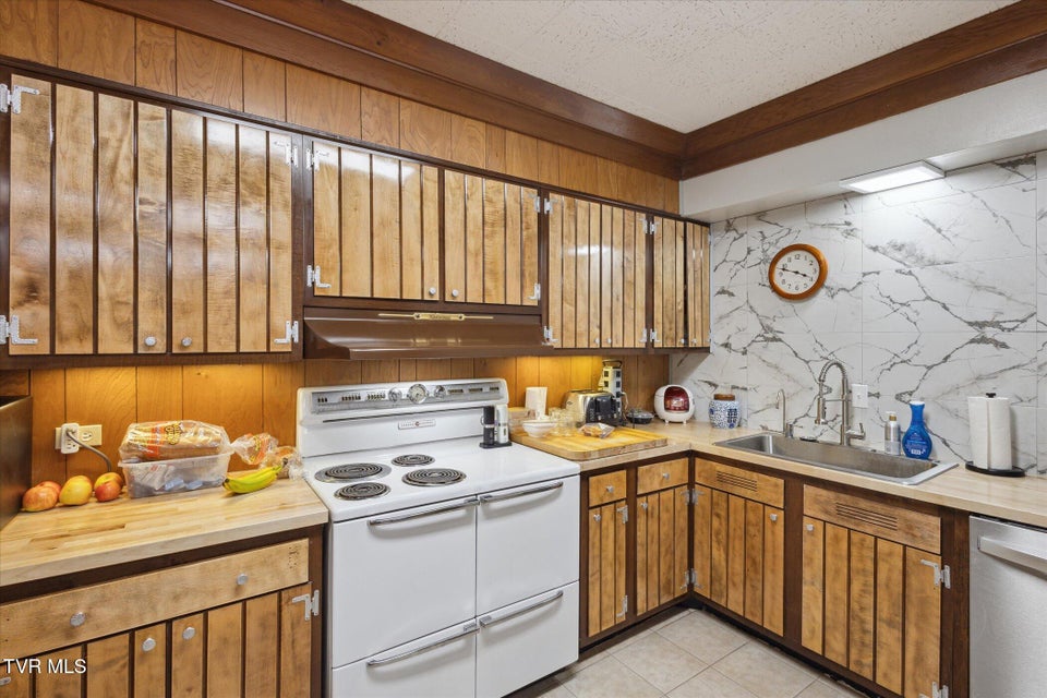 Photo #31: 2021 Westwind Drive