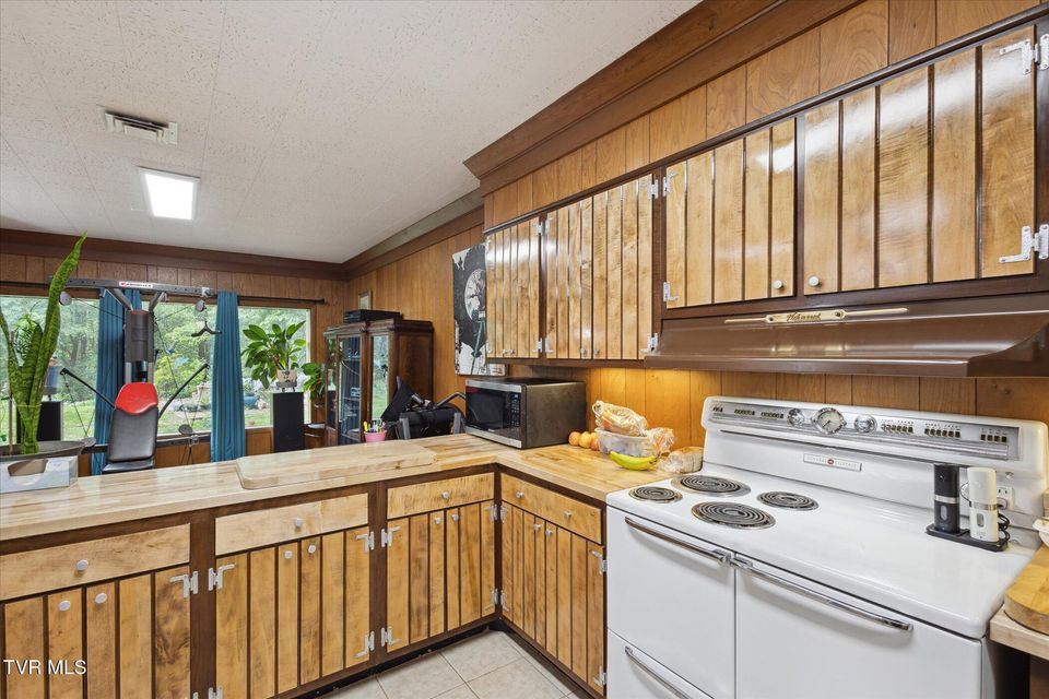 Photo #33: 2021 Westwind Drive