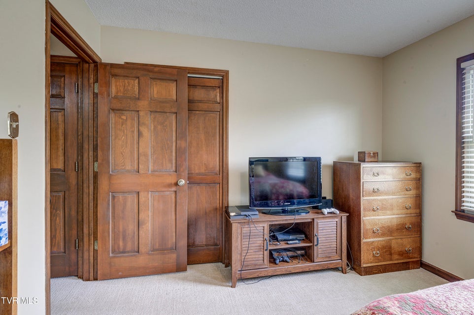 Photo #37: 719 Valley Drive
