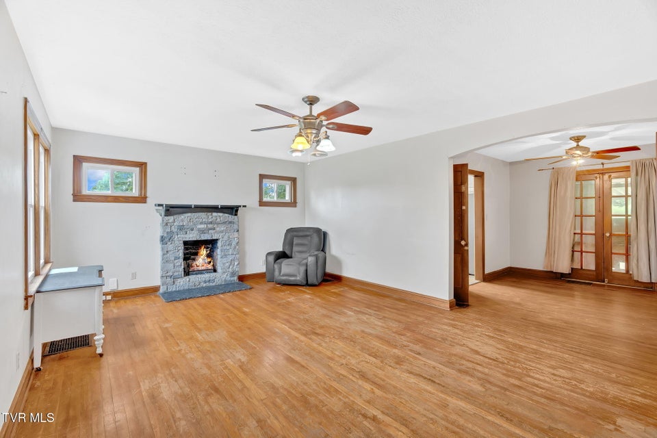 Photo #12: 223 Grandview Street