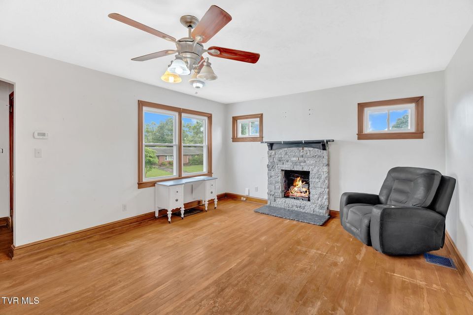 Photo #13: 223 Grandview Street