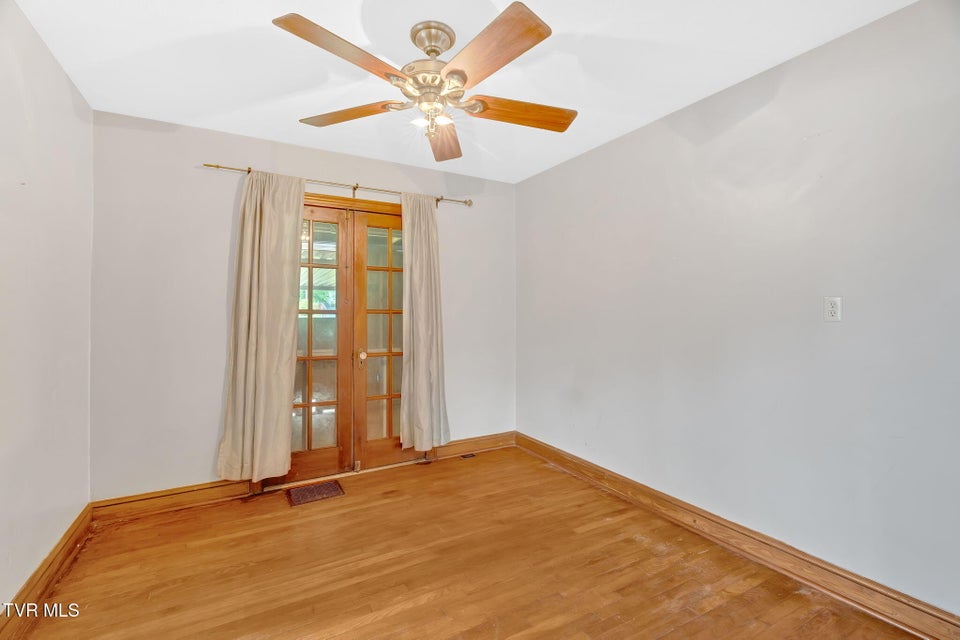 Photo #15: 223 Grandview Street