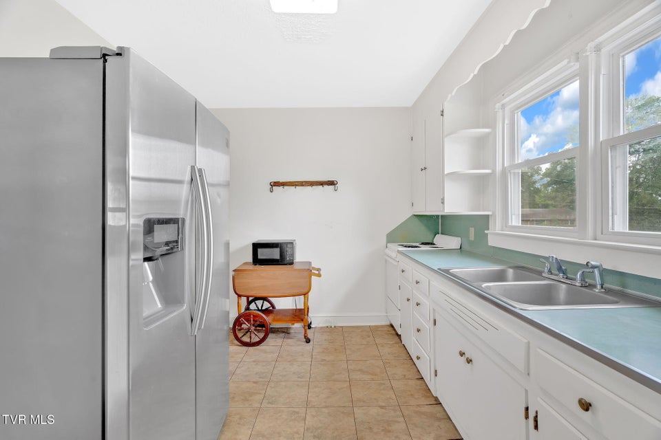 Photo #18: 223 Grandview Street
