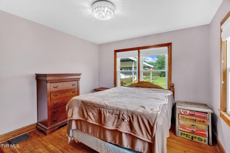 Photo #25: 223 Grandview Street