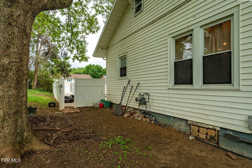 Photo #28: 108 W G Street