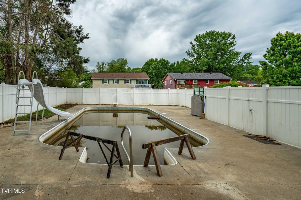 Photo #29: 108 W G Street