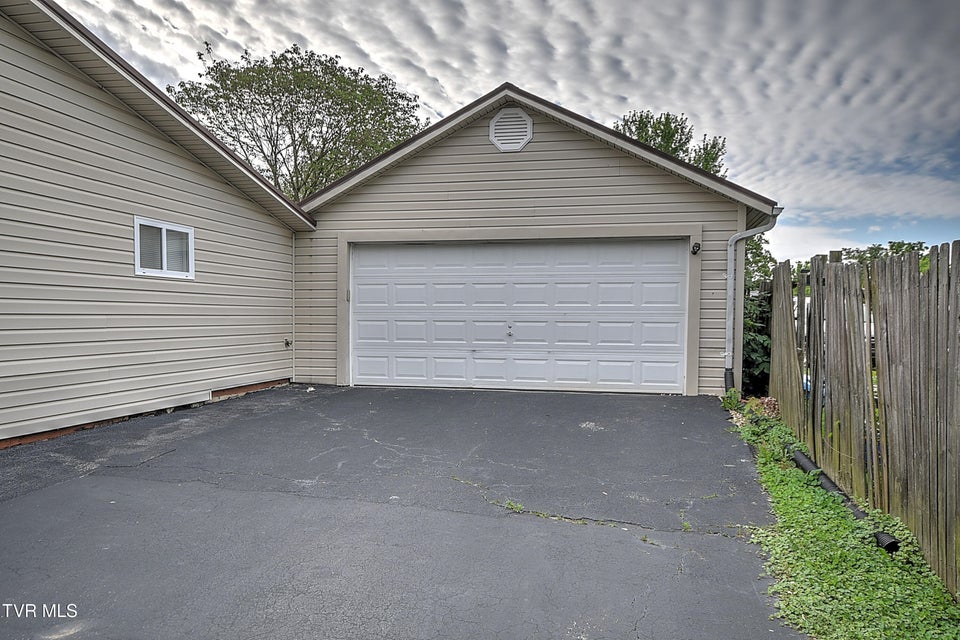 Photo #29: 1835 Highland Street