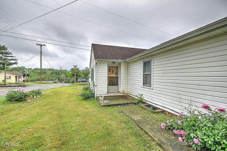 Photo #12: 201 Dover Avenue