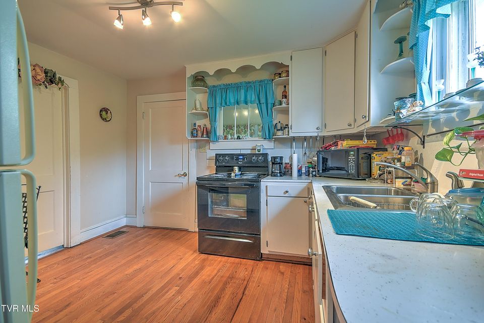 Photo #27: 201 Dover Avenue