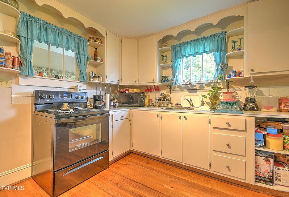 Photo #28: 201 Dover Avenue