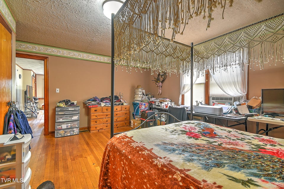 Photo #31: 201 Dover Avenue