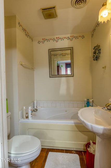 Photo #27: 210 Valley Street