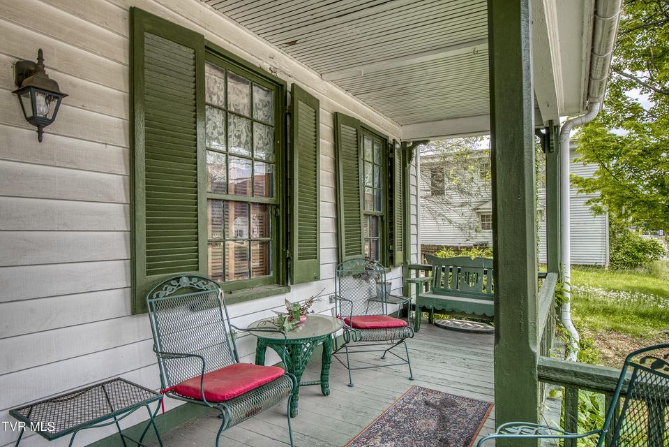 Photo #4: 210 Valley Street