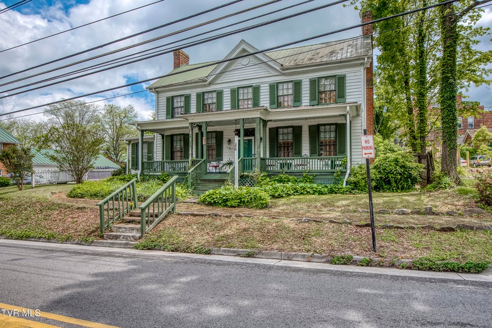 Photo #3: 210 Valley Street