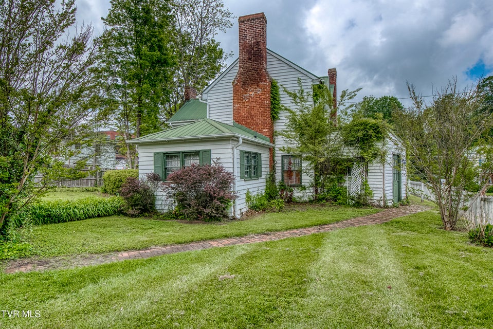 Photo #5: 210 Valley Street