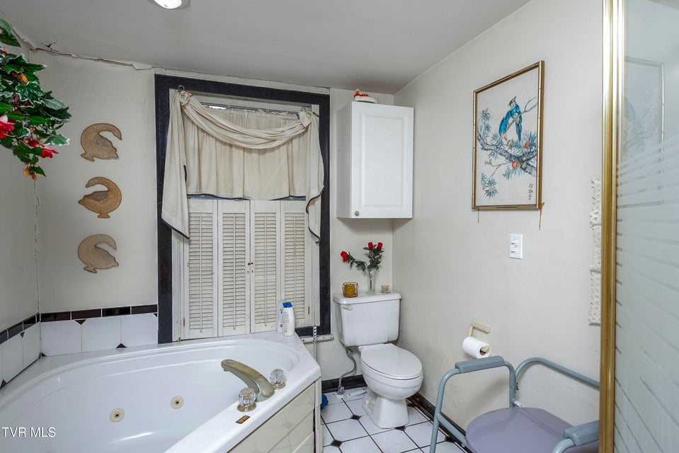 Photo #18: 210 Valley Street