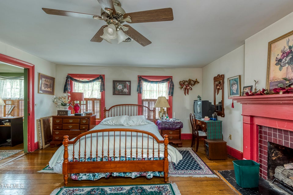 Photo #23: 210 Valley Street