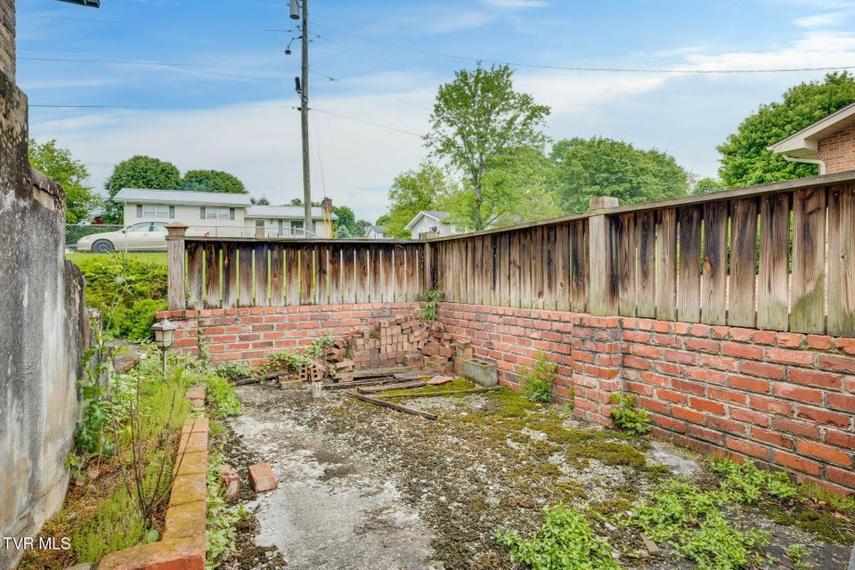 Photo #28: 109 Longwood Road