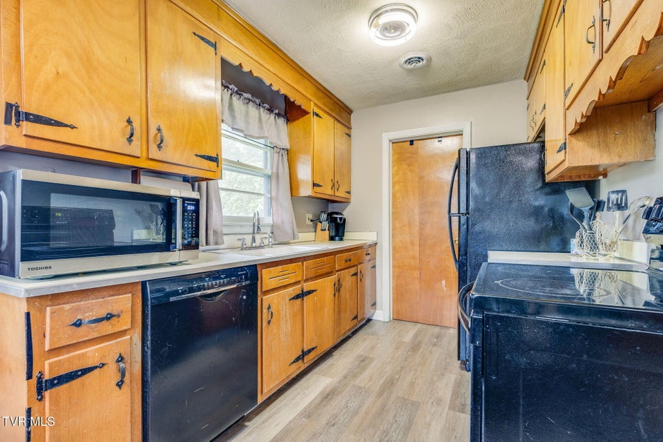 Photo #10: 109 Longwood Road