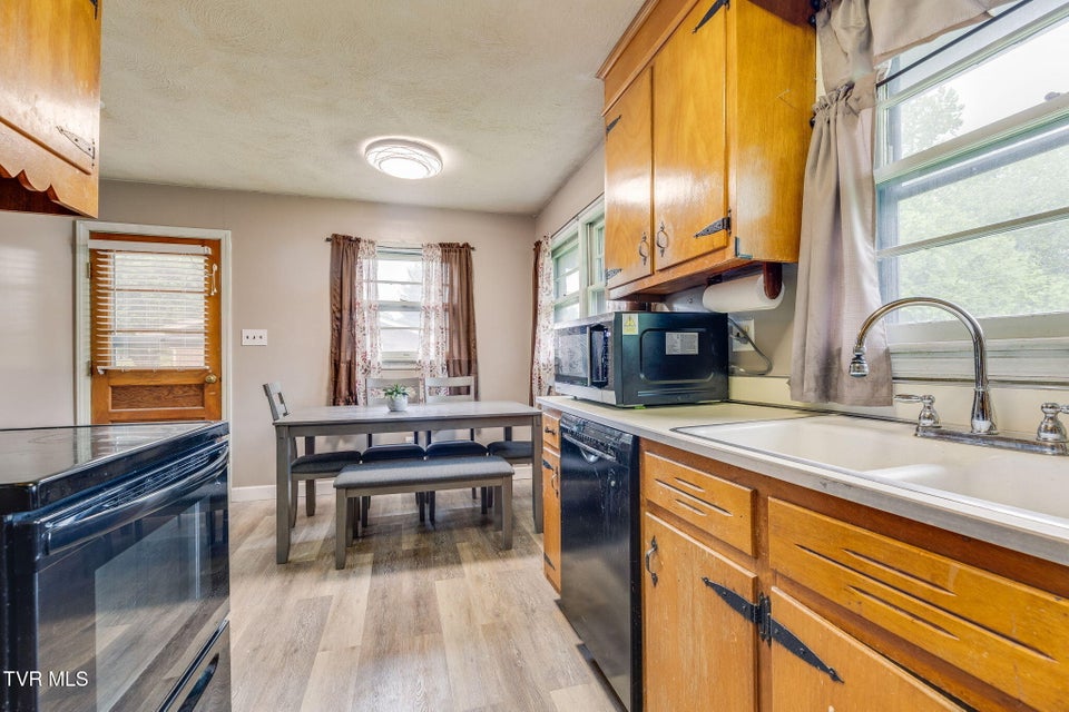 Photo #9: 109 Longwood Road