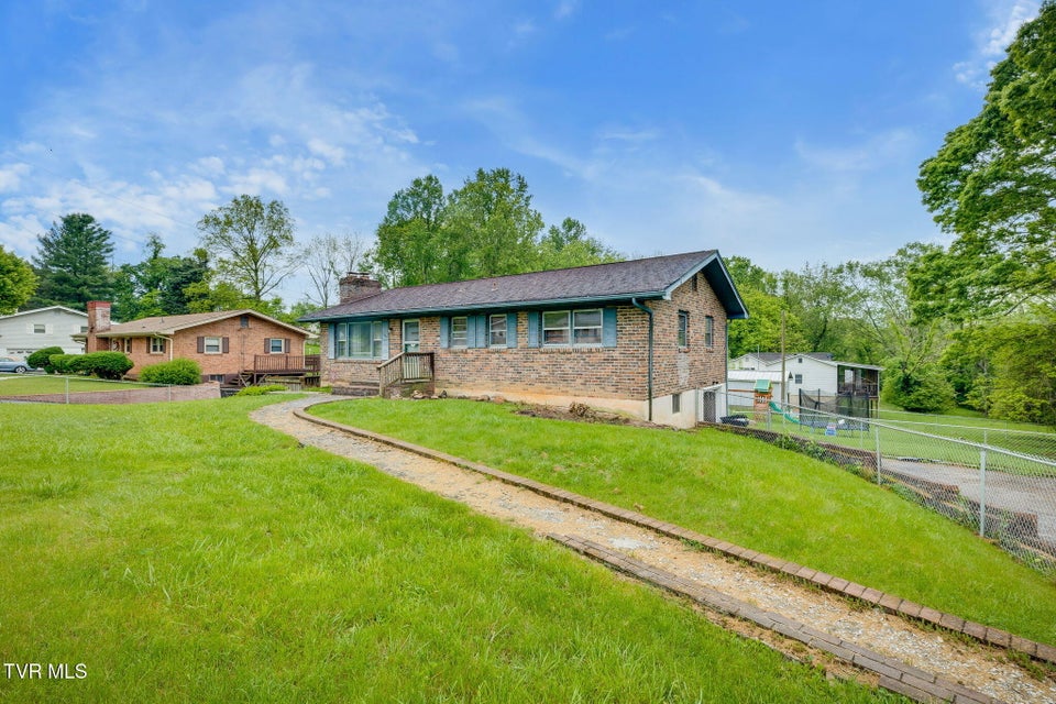 Photo #3: 109 Longwood Road