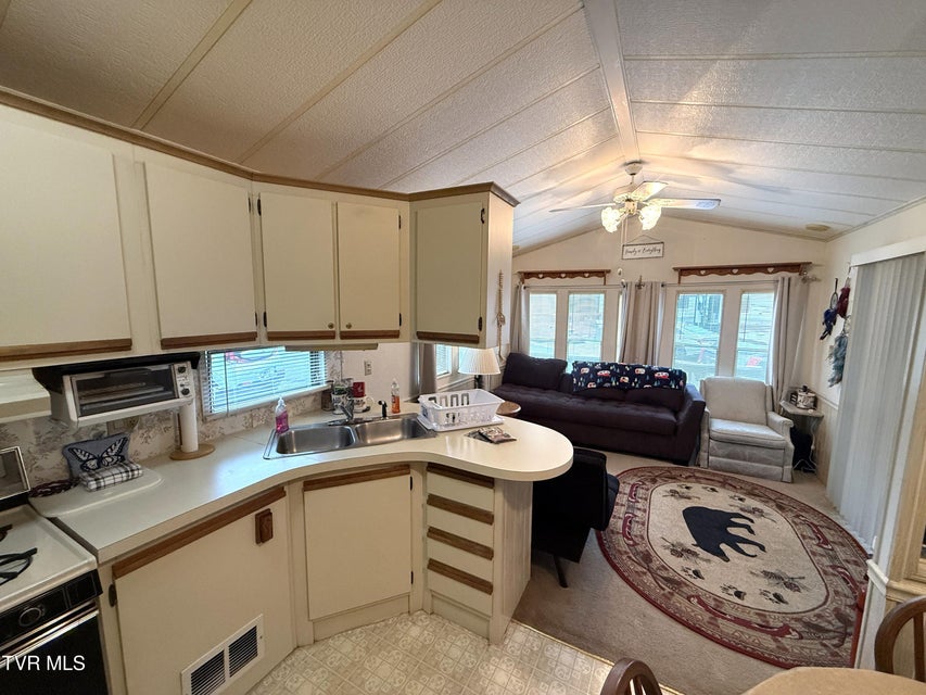 Photo #6: 5355 East Parkway