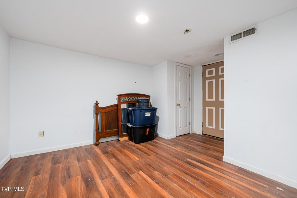 Photo #33: 1058 Smalling Road
