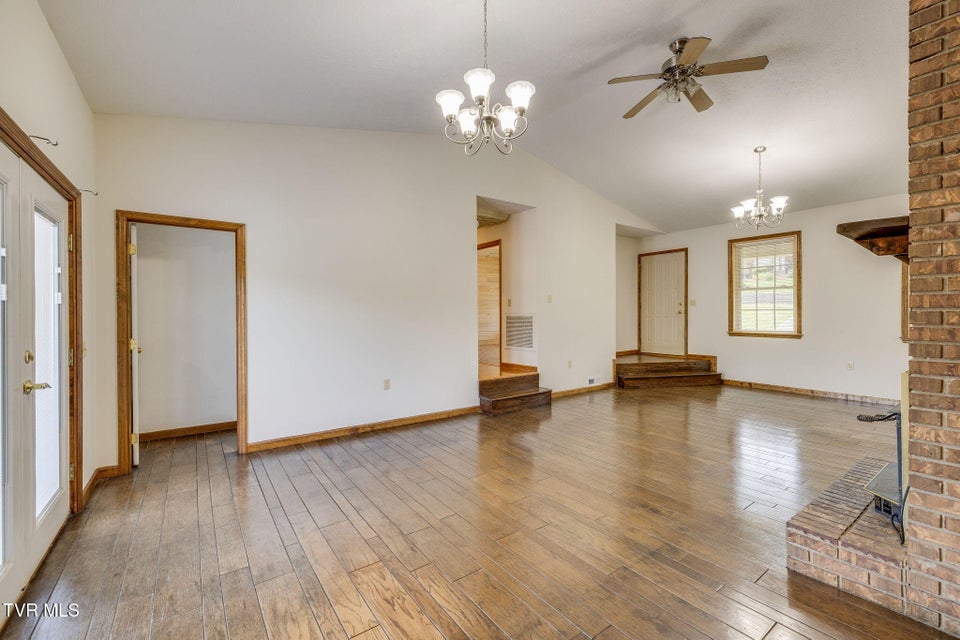 Photo #7: 1408 Chamber Street