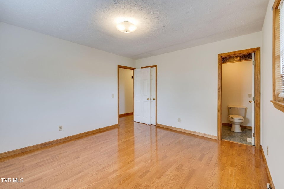 Photo #17: 1408 Chamber Street