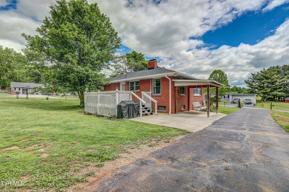Photo #42: 211 King Avenue