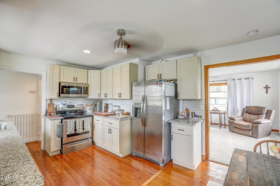 Photo #19: 211 King Avenue