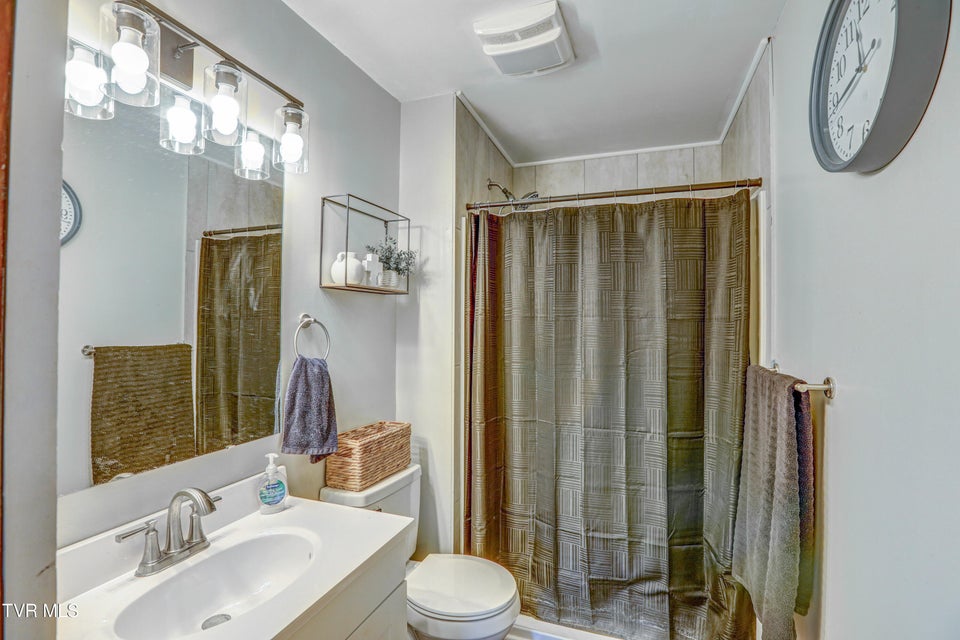 Photo #28: 211 King Avenue