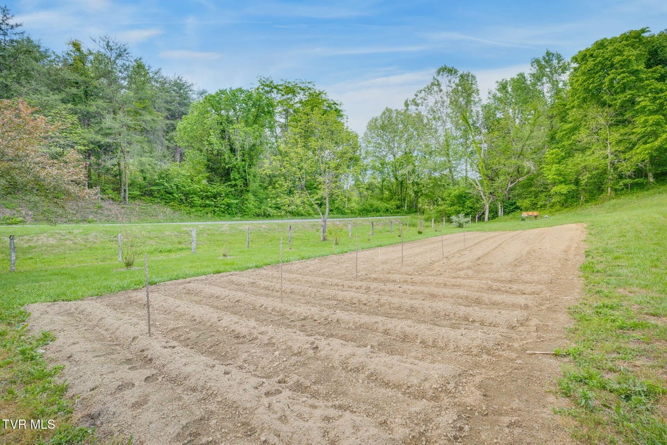 Photo #29: 838 Longs Bend Road