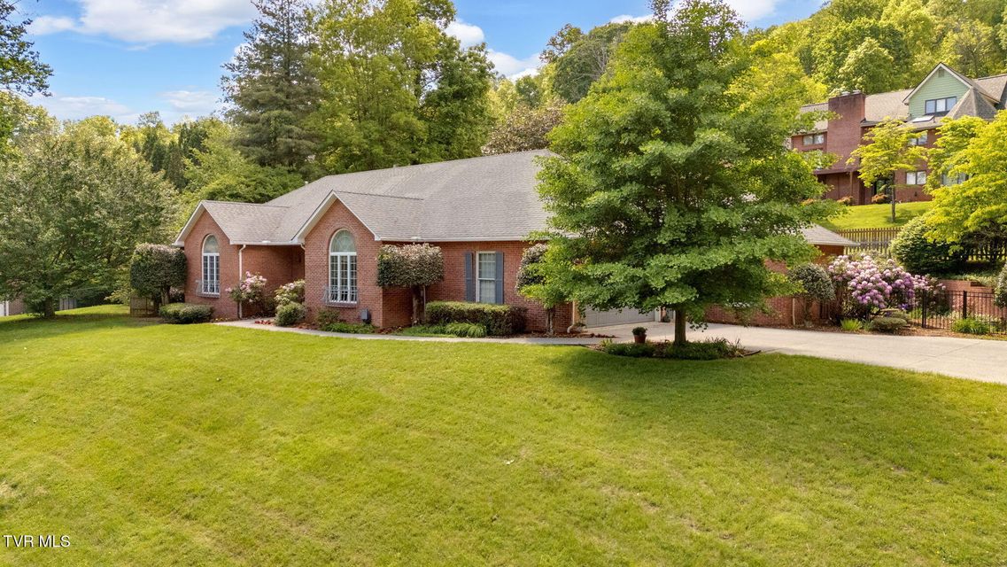 Photo #2: 4 Roundtree Court