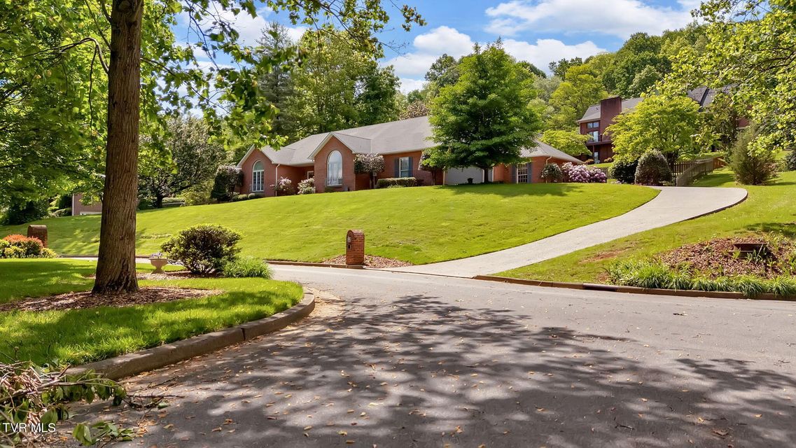 Photo #4: 4 Roundtree Court