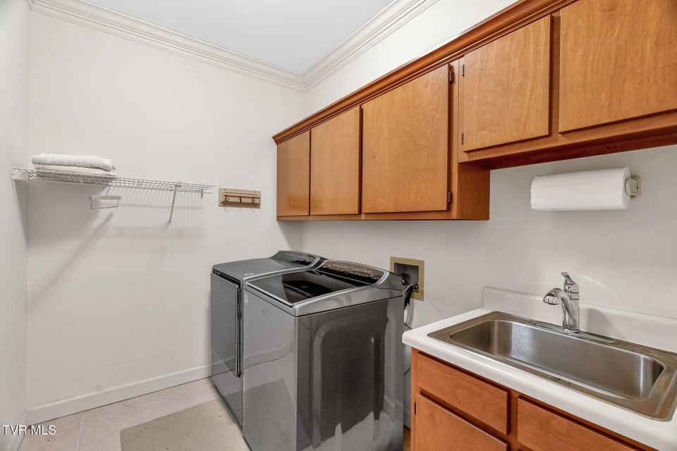 Photo #21: 4 Roundtree Court