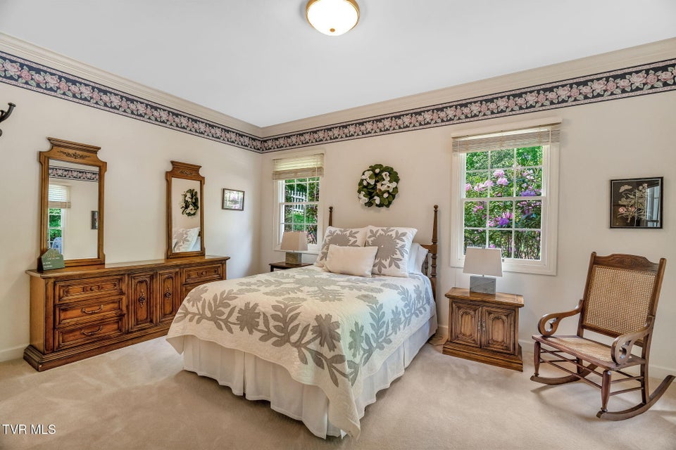 Photo #26: 4 Roundtree Court