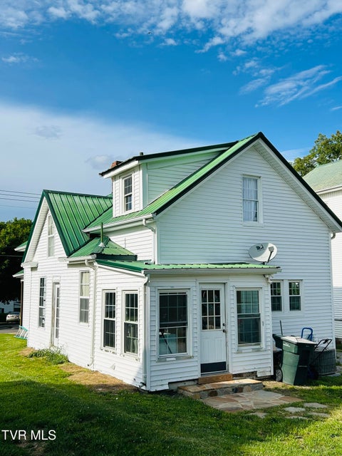 Photo #5: 407 Irish Street