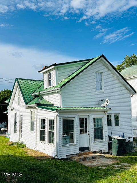 Photo #6: 407 Irish Street